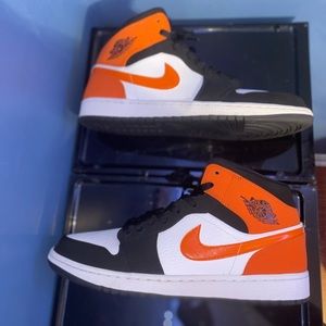 Jordan 1 mid shattered backboard